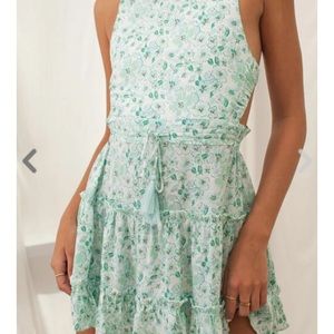 🚨SAME PRINT, DIFF STYLE: much cuter - Isabelle’s Cabinet Mint Floral Dress